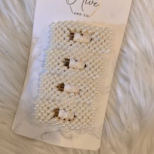 FAUX PEARL HAIR CLIPS